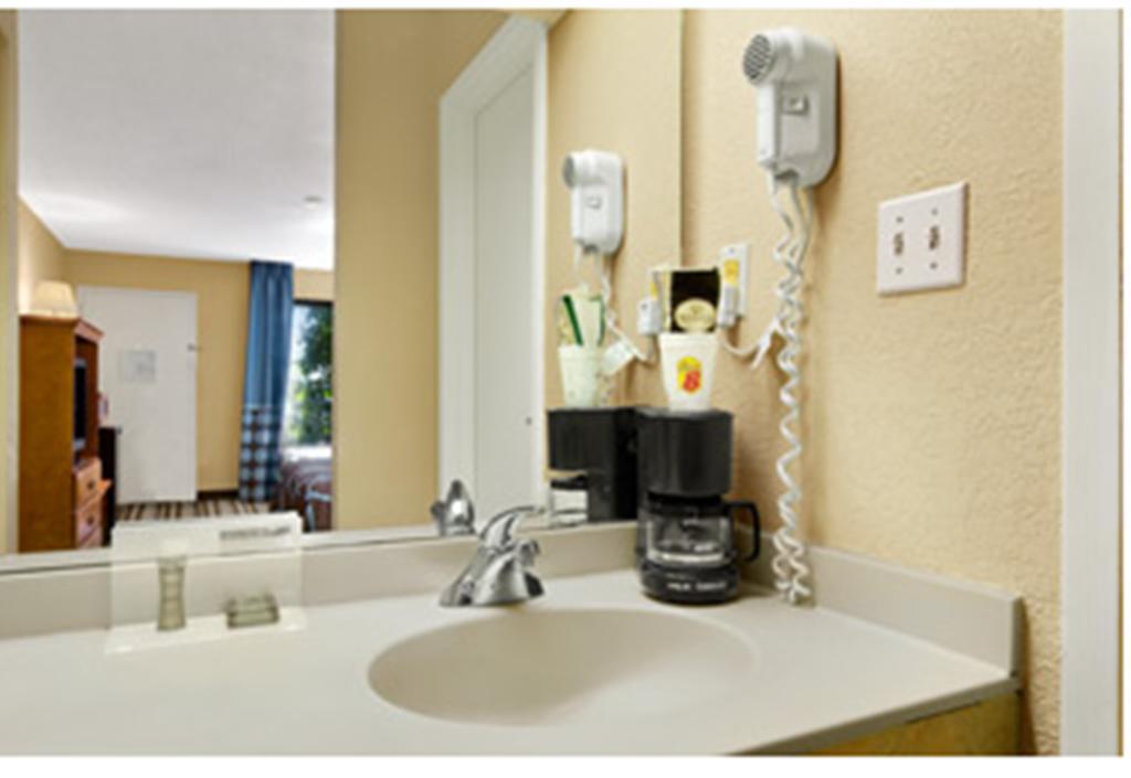 Super 8 By Wyndham Oxford Quarto foto